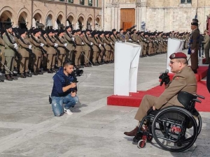 Perse le gambe durante missione di pace, 'non eroi ma soldati'