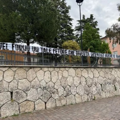 Ennesimo striscione ad Ascoli Piceno contro la fornaia antifascista