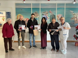 La Gazzetta Rossobl&ugrave; torna al Centro Sociale Primavera e dona pi&ugrave; di 30 calendari