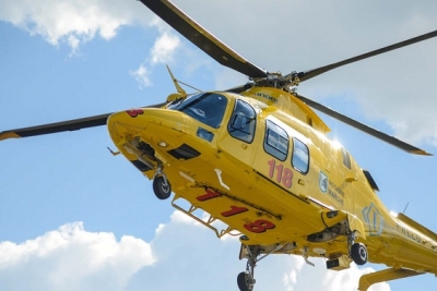 Tragico scontro tra camion e auto, muore una donna