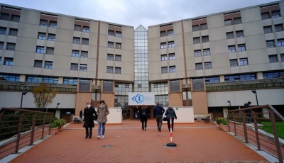 Aggredisce un'infermiera in ospedale ad Ancona, arrestato