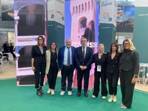L&rsquo;assessore al turismo Cinzia Campanelli  presente nello stand della Regione Marche allestito al TTG TRAVEL EXPERIENCE