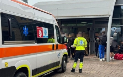 Panico per spruzzi di spray al peperoncino, scuola evacuata con 20 intossicati