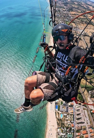 Muore in parapendio, ispezioni rilevano eliche non danneggiate e motore in funzione