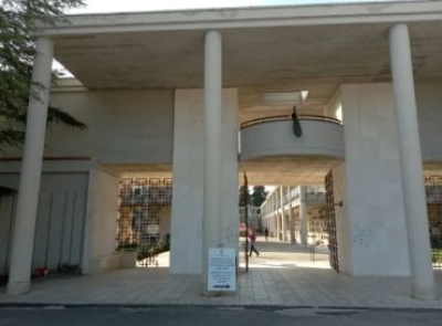 Ascoli Piceno - Ognissanti, cimitero preso d'assalto: lieve aumento per i prezzi dei fiori