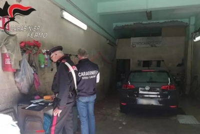 Fermo: autolavaggio non a norma, denunciato il titolare