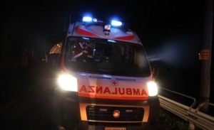 Mosciano: finisce fuori strada con la moto, &egrave; grave in ospedale