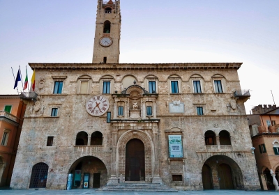 Servizio di trasporto all'interno del cimitero di Borgo Solestà nel periodo della Commemorazione dei defunti
