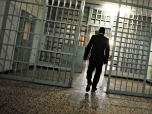 Lite tra detenuti fidanzati, aggredita infermiera e due agenti