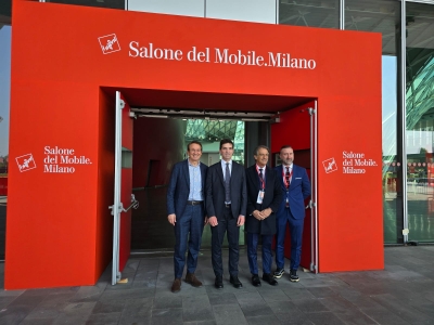 REGIONE MARCHE AL SALONE DEL MOBILE DI MILANO CON 22 AZIENDE D&rsquo;ECCELLENZA. LA VISITA DEL PRESIDENTE ACQUAROLI