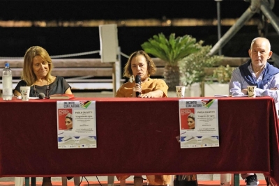 Paola Calvetti porta la figura di Kate Middleton al Circolo Nautico: «Il segreto della principessa? Non parlare mai»