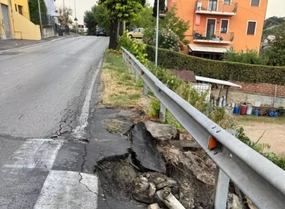 Bomba d'acqua sul Fermano, disagi alla circolazione
