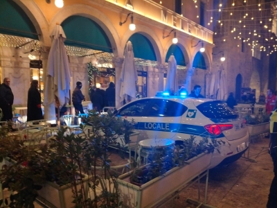 Ad Ascoli Piceno choc in centro: anziano muore d'infarto mentre prende il caff&egrave; al Meletti