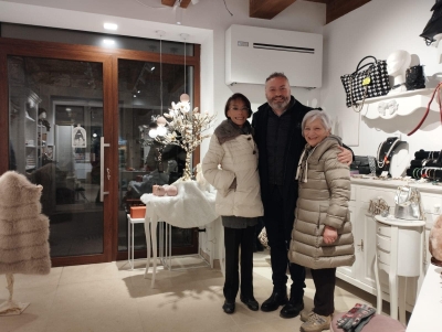 Acquasanta - Storia di resilienza e rinascita: commerciante torna in negozio a otto anni dal terremoto