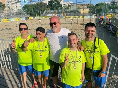 Lo chalet Orca nella categoria Under 17, Medusa tra gli Under 15 e lo chalet degli Angeli nella Under 13 si sono aggiudicati la prima tappa del campionato nazionale di beach soccer Aics 2025