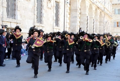 La Fanfara dei Bersaglieri di Ascoli accoglie il nuovo anno con un concerto in programma sabato 11 gennaio, alle ore 17:30, presso l'auditorium Neroni, in rua del Cassero