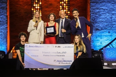 Elena Mil &egrave; la Vincitrice assoluta di Musicultura 2025  Brividi allo Sferisterio con Antonella Ruggiero e Eugenio Finardi