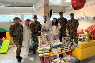 Dai militari del 235/o Reggimento Piceno doni ai bambini ricoverati al Mazzoni