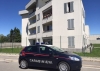Accoltella la vicina di casa alla schiena dopo una lite per futili motivi