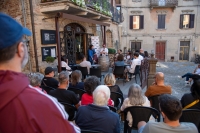 Domenica 20 luglio a Ripatransone torna &ldquo;Rassegn&agrave;ti. Piccolo Festival di letteratura&rdquo;: appuntamento con la presentazione del libro &ldquo;Le colline di fronte. Vita di Tullio Pericoli&rdquo; della scrittrice Silvia Ballestra.