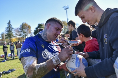 Italrugby, gli Azzurri ricevono l'abbraccio dei tifosi a Udine. Izekor: 