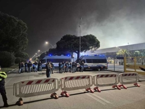 Lanci di fumogeni e bombe carta durante l'incontro Samb-Ascoli, sette daspo ai tifosi