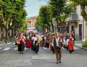 L'identit&agrave; marsicana chiama tutti a raccolta e riempie le piazze e le strade di Avezzano per Marsicaland