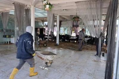 Mareggiata a Porto Recanati, danni a una decina di stabilimenti