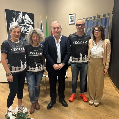 Il sindaco Spazzafumo e l’assessore allo sport Campanelli hanno ricevuto i cittadini sambenedettesi in partenza per la storica maratona di New York