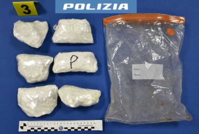 Nascondono un chilo di cocaina nel bosco, due gli arrestati