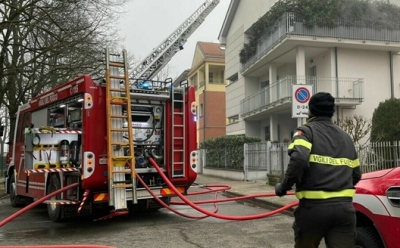 Scoppia incendio in un appartamento nel Fermano, soccorsa una donna