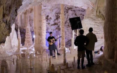 LE CANZONI DI IBISCO ALLE GROTTE DI FRASASSI