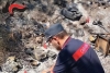 Brucia deliberatamente pneumatici, mobili e rifiuti di plastica, denunciato