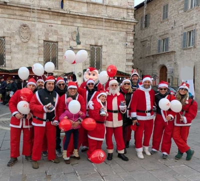 Ad Ascoli Piceno torna la 'Carica dei Babbi Natale'