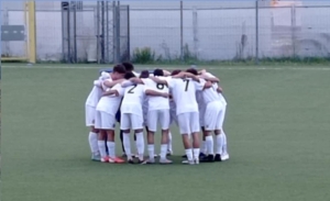 Nel girone B di Promozione la capolista vincendo anche l'odierno posticipo allunga a pi&ugrave; quattro il divario sull'Azzurra Mariner