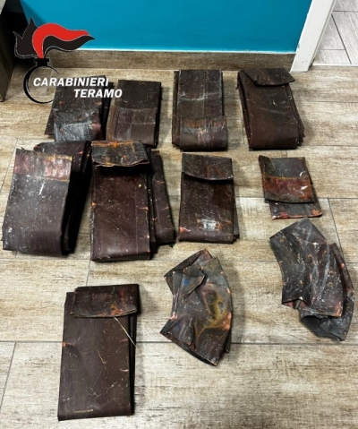 SILVI MARINA: RITROVATE DAI CARABINIERI OLTRE 20 METRI DI GRONDAIE RUBATE, RESTITUITE AL LEGITTIMO PROPRIETARIO