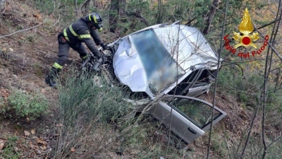 Ascoli Piceno - Auto in una scarpata a Cervara: morti due anziani