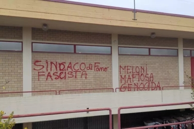 'Meloni mafiosa' e 'sindaco fascista', scritte offensive a Fano