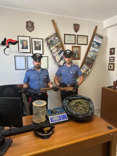 Sorpreso in casa con circa 3 chilogrammi di marijuana occultati all’interno, arrestato