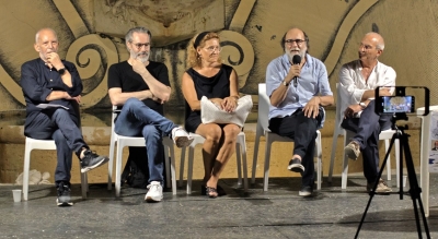 Una folla per Matteo Bussola alla Palazzina. Questa sera il premio 