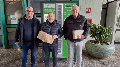 Presentata la prima unità di distribuzione automatica dei sacchetti per la raccolta differenziata di San Benedetto