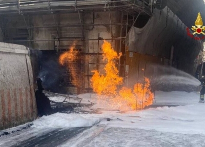 Si rompe una tubazione del gas durante i lavori, ustionato un operaio