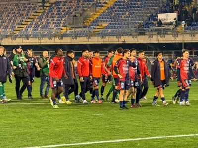 In attesa del big match del 30 marzo il divario tra le prime due della classifica torna a cinque lunghezze