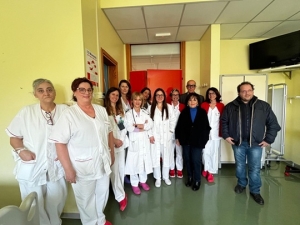 ONCOLOGIA AST ASCOLI: L&rsquo;ASSOCIAZIONE &lsquo;PREVENZIONE DONNA&rsquo; DONA AL REPARTO DI SAN BENEDETTO 21 TELEVISORI PER POSTAZIONI CHEMIOTERAPICHE