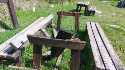 Vandali in azione nella riserva di Luppa a Sante Marie: devastata l’area picnic