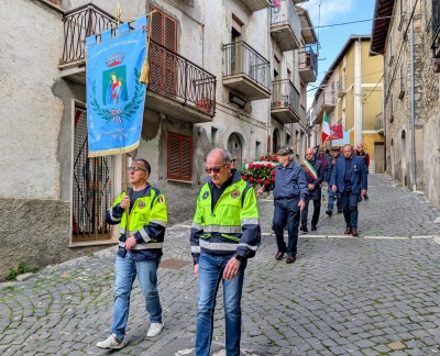 “80 passi per la libertà”: grande partecipazione a Sante Marie per la camminata in occasione dell’80° anniversario della Liberazione