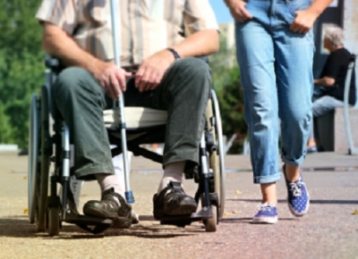 Anziani non autosufficienti, aperto il bando per i contributi  2025