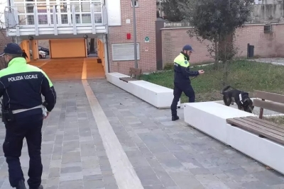 Il cane Billy aiuterà la Polizia Locale nei controlli in spiaggia