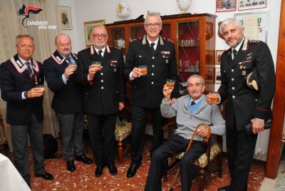 SAN BENEDETTO: CARABINIERI FESTEGGIANO IL BRIGADIERE GUERINO PATANI CHE OGGI COMPIE 108 ANNI