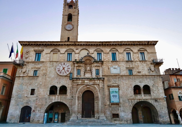 &ldquo;Ascoli in scena&rdquo;, un percorso fra i tre teatri cittadini raccontati da Stefano Papetti e animati da performance musicali
